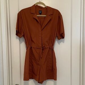GAP - Woman's Rust Short Sleeve Romper
